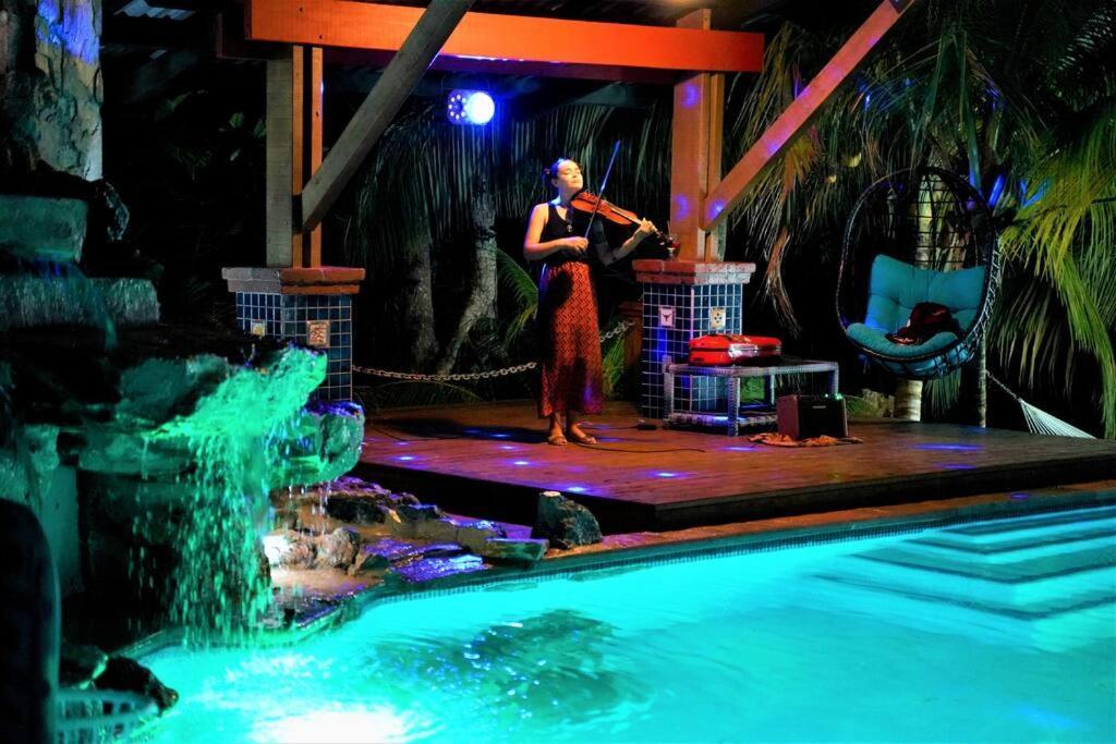 ווסט אנד The Dock Resort Over Water Retreat מראה חיצוני תמונה