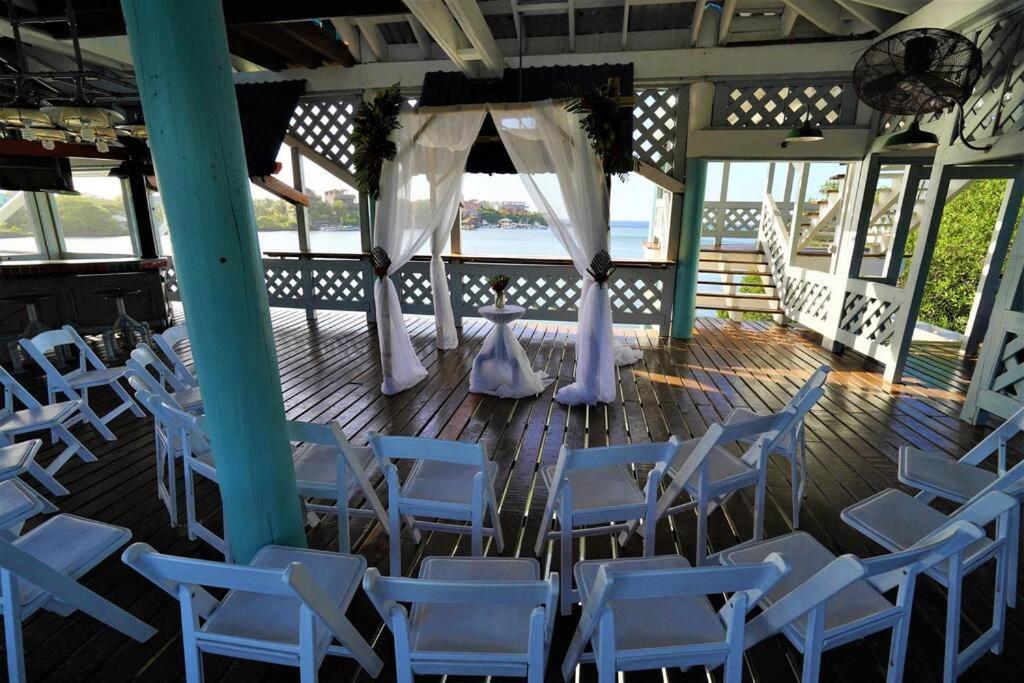 ווסט אנד The Dock Resort Over Water Retreat מראה חיצוני תמונה