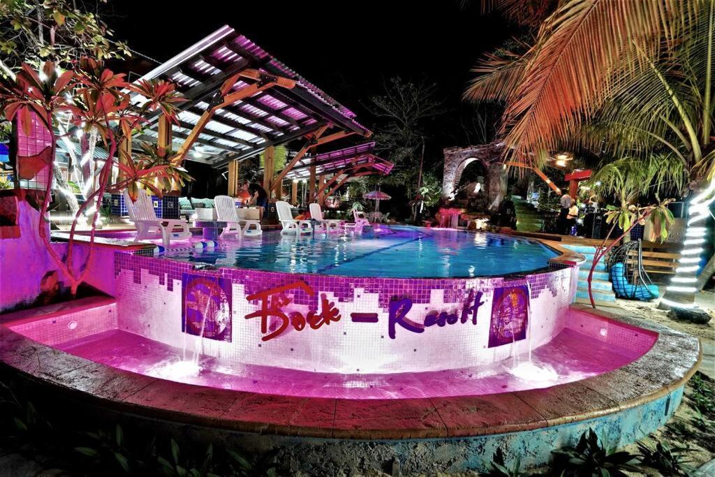 ווסט אנד The Dock Resort Over Water Retreat מראה חיצוני תמונה