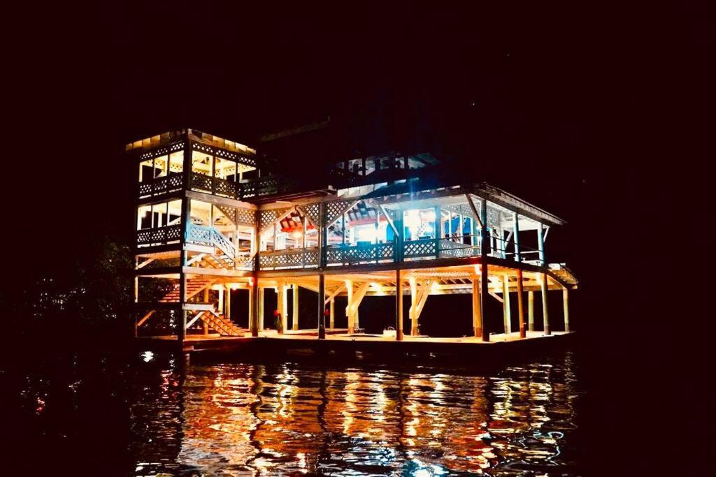 ווסט אנד The Dock Resort Over Water Retreat מראה חיצוני תמונה
