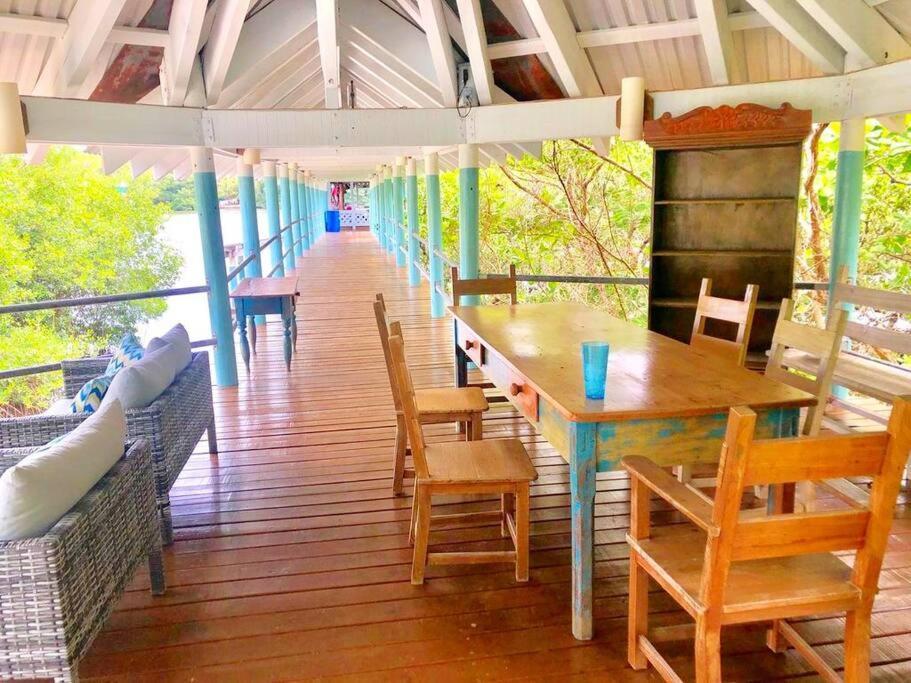 ווסט אנד The Dock Resort Over Water Retreat מראה חיצוני תמונה