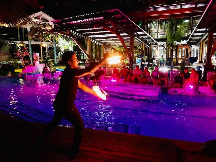ווסט אנד The Dock Resort Over Water Retreat מראה חיצוני תמונה