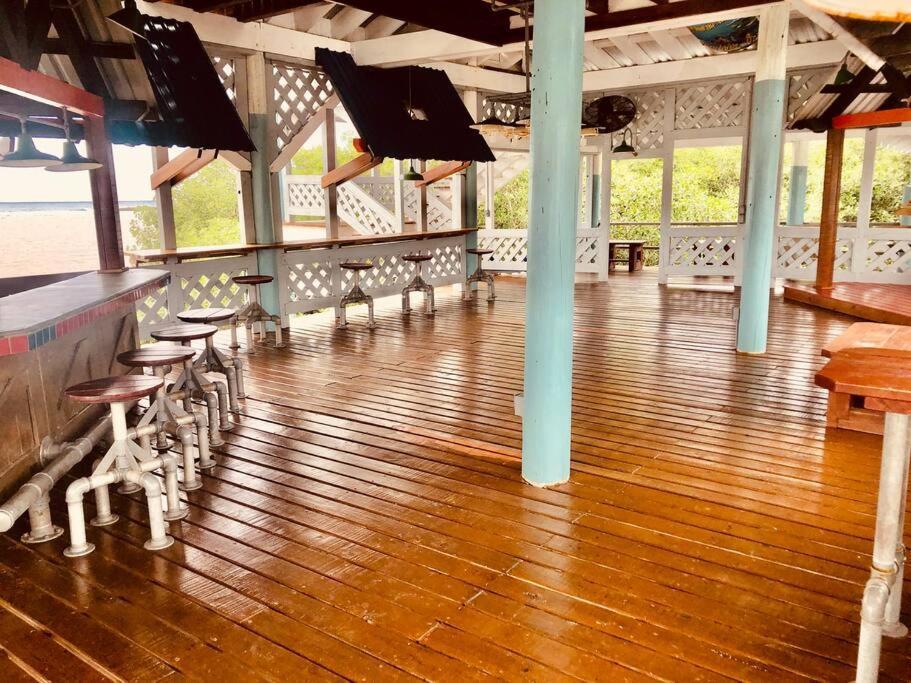 ווסט אנד The Dock Resort Over Water Retreat מראה חיצוני תמונה