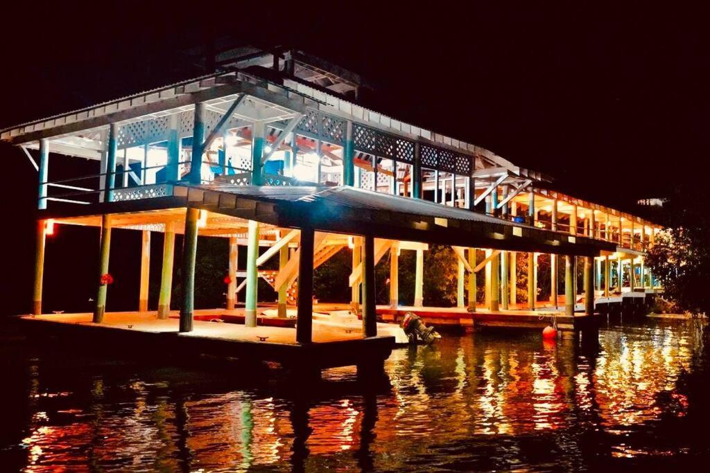ווסט אנד The Dock Resort Over Water Retreat מראה חיצוני תמונה